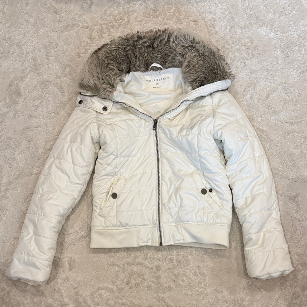Aeropostale Women's White Quilted Puffer Jacket with Faux Fur Hood